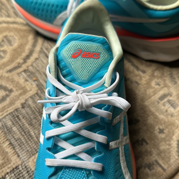 Lightly used ASICS - Picture 2 of 4